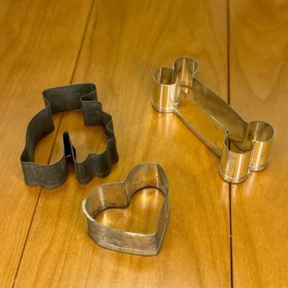 Vintage Metal Cookie Cutter Set – Bone Turkey Heart Shapes